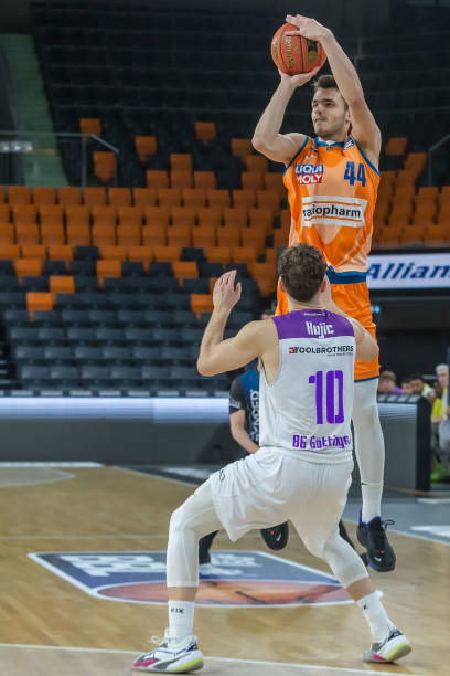 相比之下 相比之下