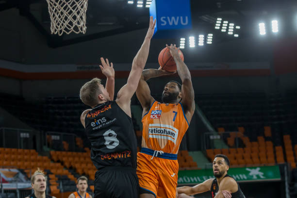 一个充满火 一个充满火