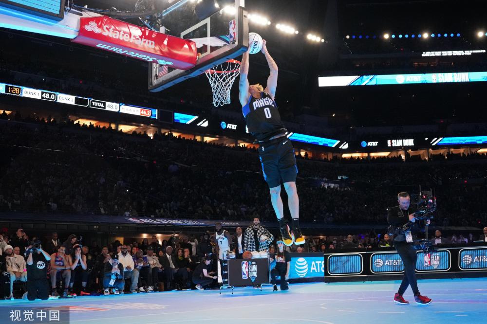 现出其灵活 现出其灵活